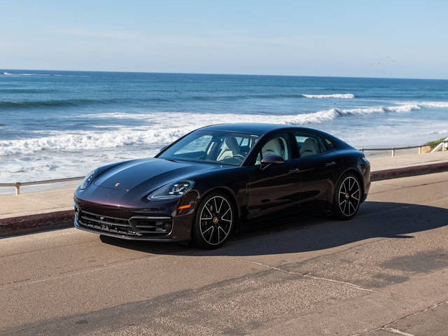 2021 Porsche Panamera  RWD photo