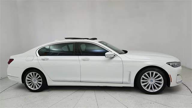 2022 BMW 7 Series 740i RWD photo