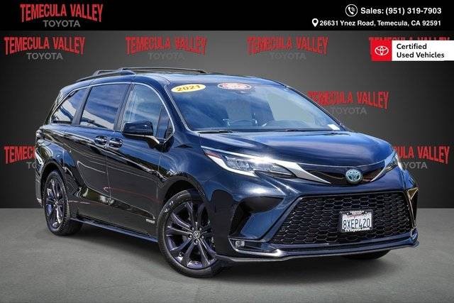2021 Toyota Sienna XSE FWD photo