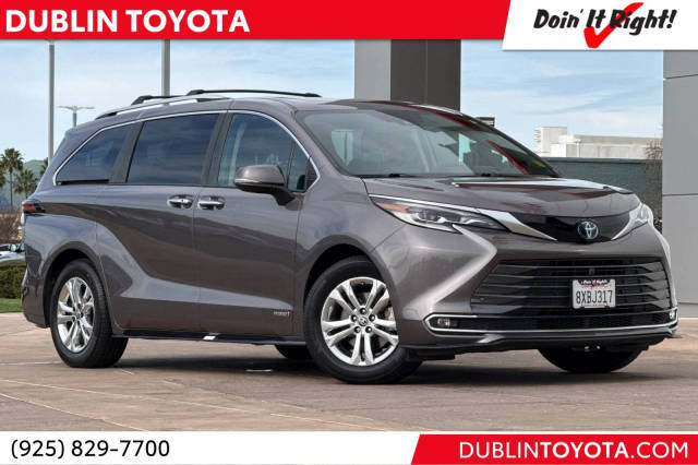 2021 Toyota Sienna Platinum AWD photo