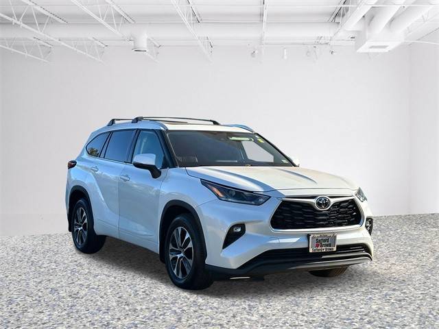 2021 Toyota Highlander XLE AWD photo