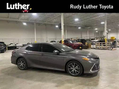 2021 Toyota Camry Hybrid XLE FWD photo