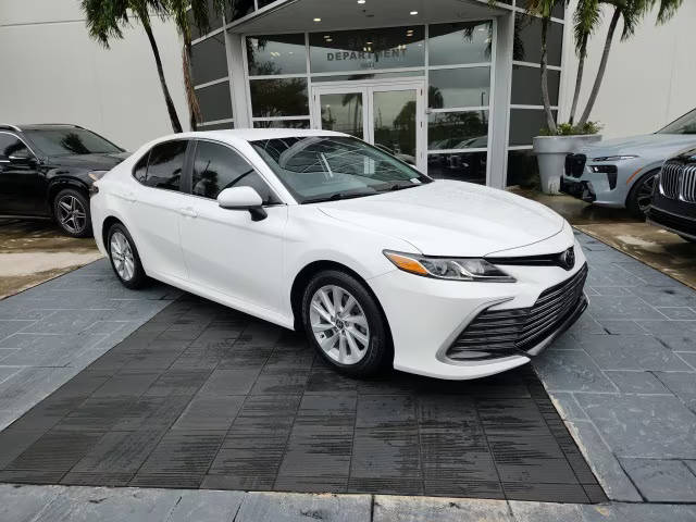 2021 Toyota Camry LE FWD photo