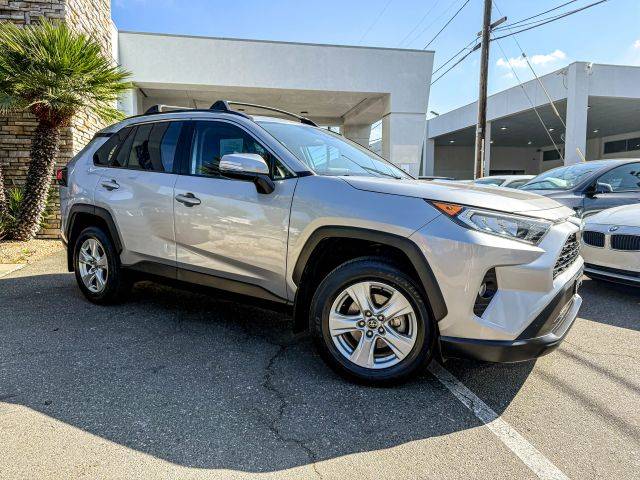 2021 Toyota RAV4 XLE FWD photo