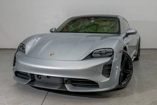 2020 Porsche Taycan Turbo AWD photo