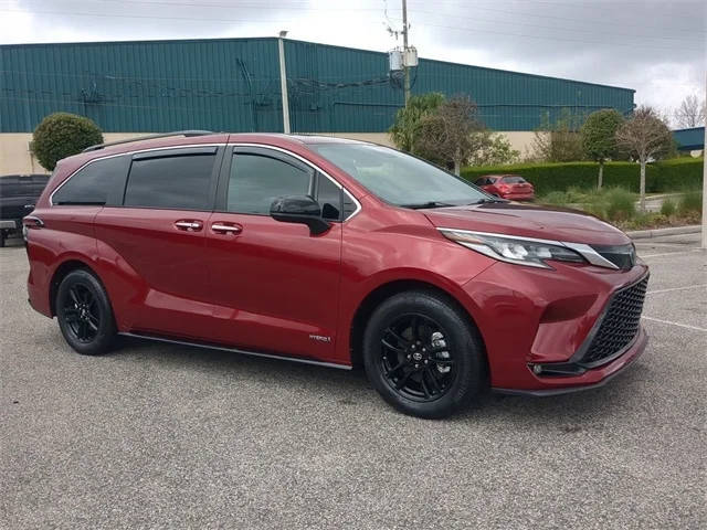 2021 Toyota Sienna XSE AWD photo