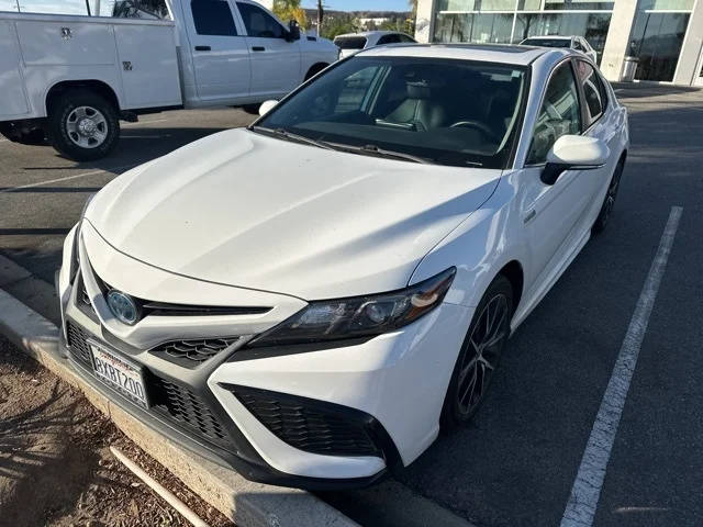 2021 Toyota Camry Hybrid SE FWD photo