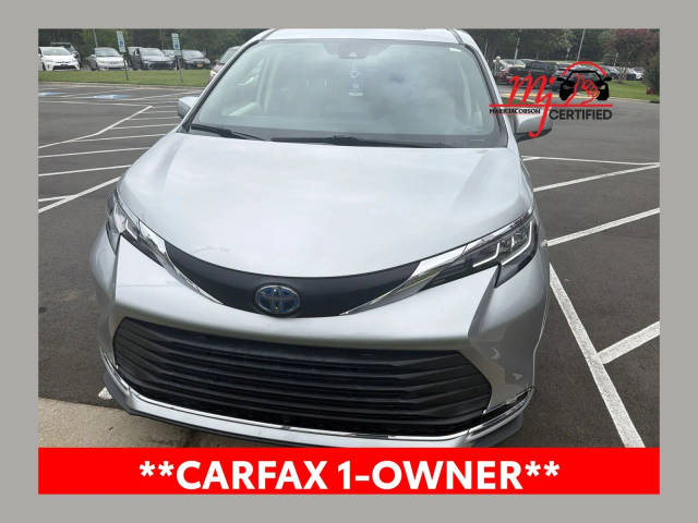 2021 Toyota Sienna XLE FWD photo