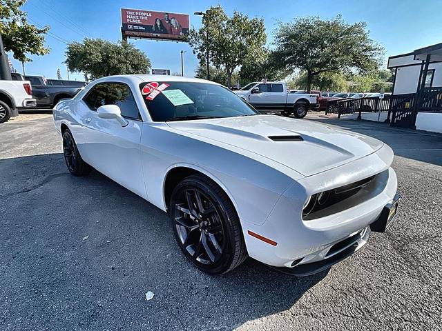 2021 Dodge Challenger SXT RWD photo