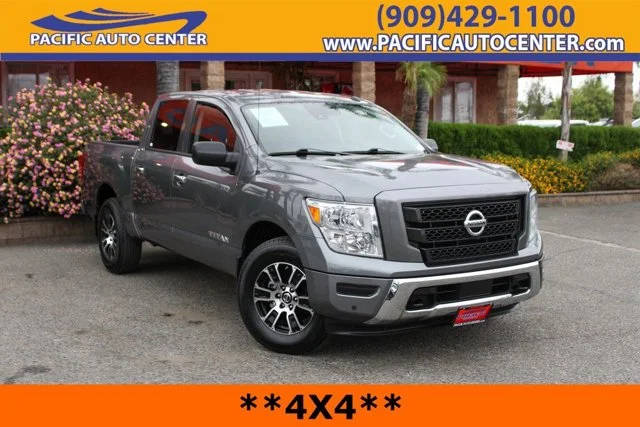 2021 Nissan Titan SV 4WD photo
