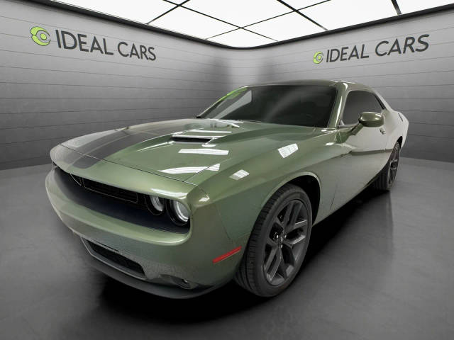 2021 Dodge Challenger SXT RWD photo