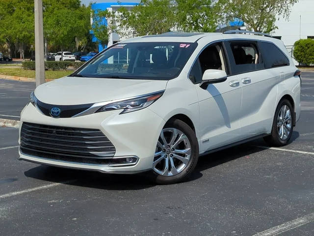 2021 Toyota Sienna Platinum FWD photo
