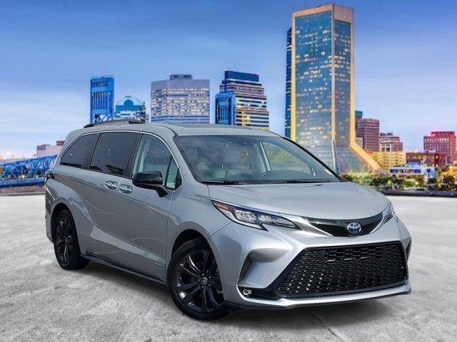 2021 Toyota Sienna XSE FWD photo