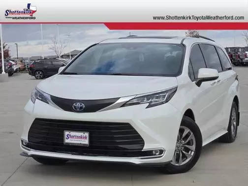 2021 Toyota Sienna XLE FWD photo