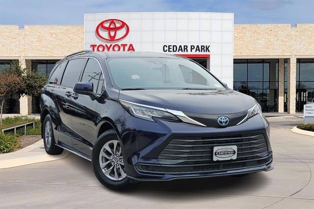 2021 Toyota Sienna LE FWD photo