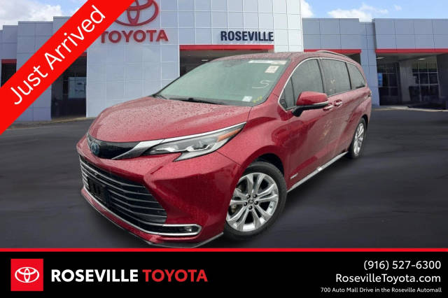 2021 Toyota Sienna Platinum FWD photo
