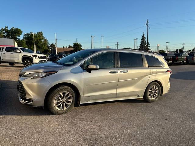 2021 Toyota Sienna XLE FWD photo