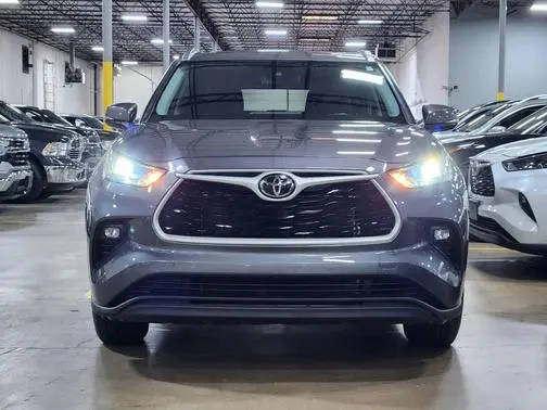 2021 Toyota Highlander XLE FWD photo