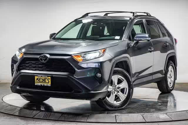 2021 Toyota RAV4 XLE FWD photo