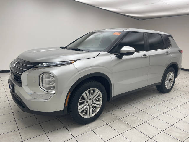 2022 Mitsubishi Outlander ES 4WD photo