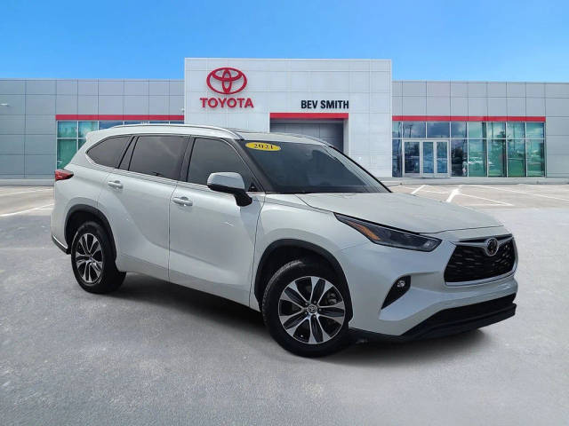 2021 Toyota Highlander XLE FWD photo