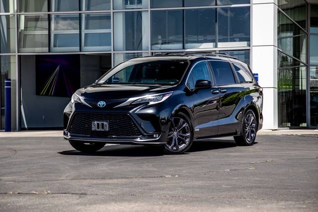 2021 Toyota Sienna XSE FWD photo