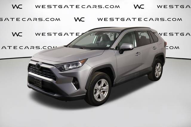2021 Toyota RAV4 XLE FWD photo