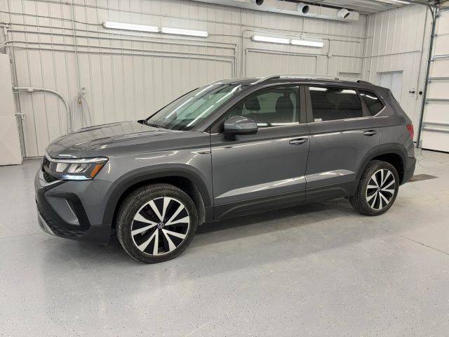 2022 Volkswagen Taos SE FWD photo