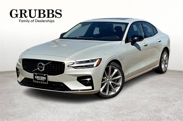 2021 Volvo S60 Momentum AWD photo