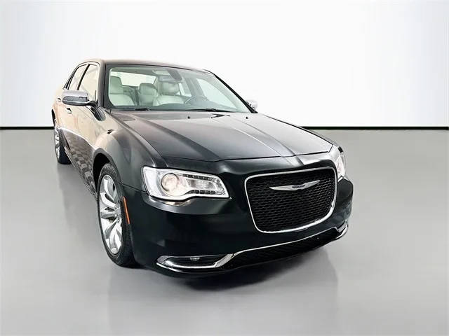 2020 Chrysler 300 Limited RWD photo