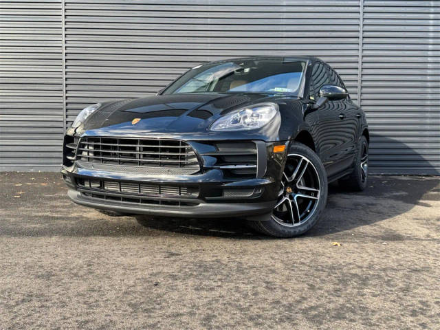 2021 Porsche Macan  AWD photo