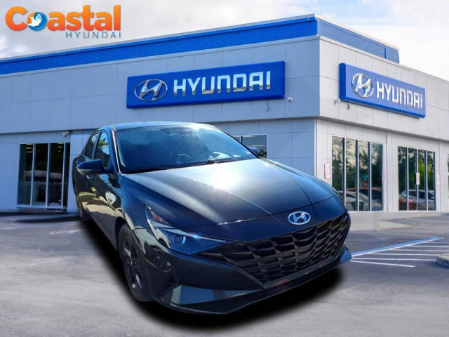 2022 Hyundai Elantra SEL FWD photo