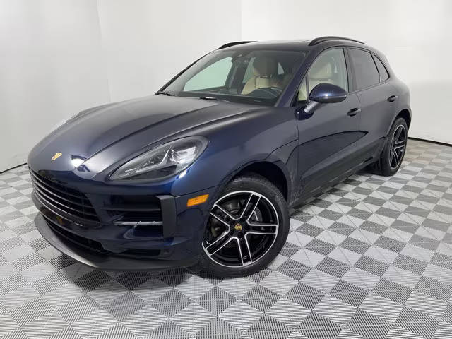 2021 Porsche Macan  AWD photo