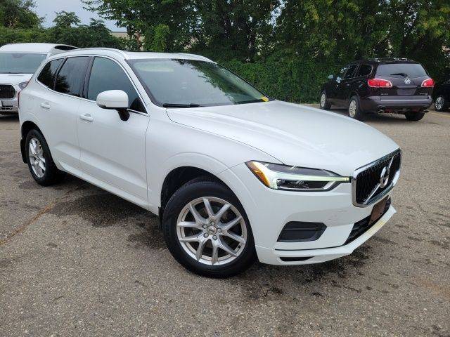 2018 Volvo XC60 Momentum AWD photo