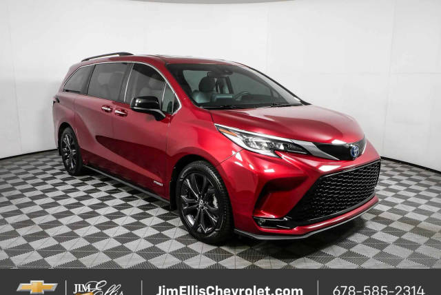 2021 Toyota Sienna XSE FWD photo