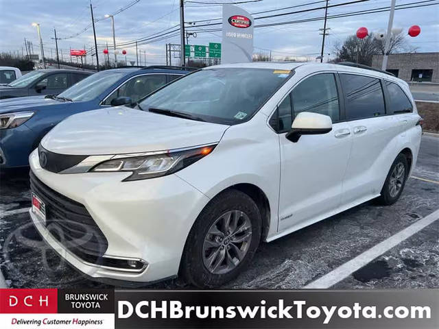 2021 Toyota Sienna XLE FWD photo