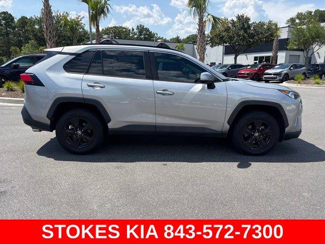 2021 Toyota RAV4 XLE FWD photo