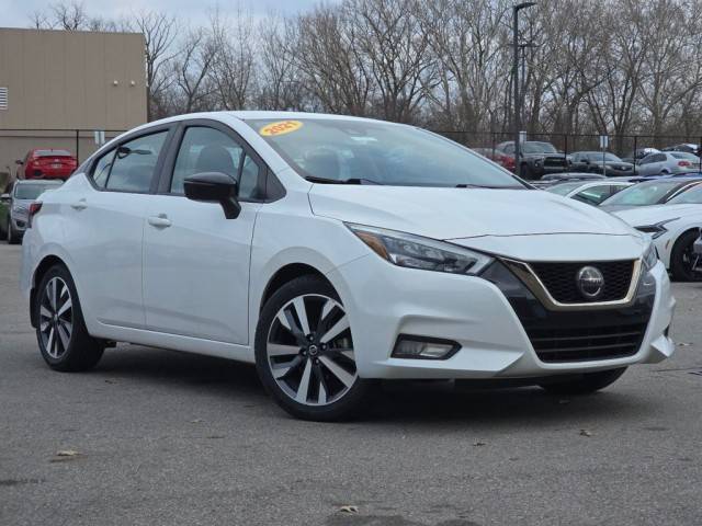 2021 Nissan Versa SR FWD photo