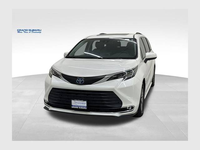 2021 Toyota Sienna XLE FWD photo