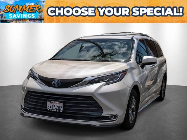 2021 Toyota Sienna XLE FWD photo
