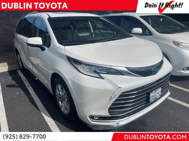 2021 Toyota Sienna Limited FWD photo