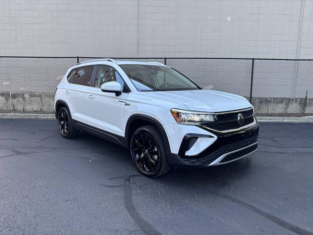 2022 Volkswagen Taos SE AWD photo