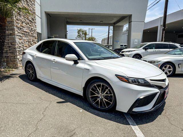 2021 Toyota Camry Hybrid SE FWD photo
