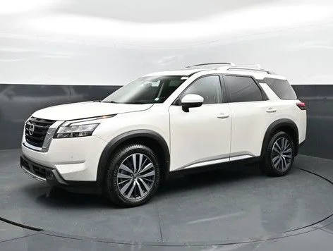 2022 Nissan Pathfinder Platinum FWD photo