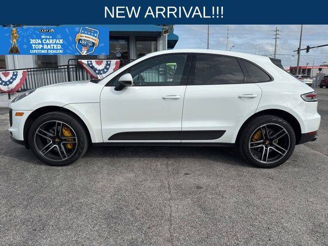 2021 Porsche Macan  AWD photo