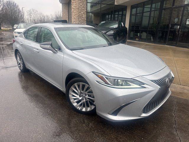 2021 Lexus ES ES 300h Luxury FWD photo