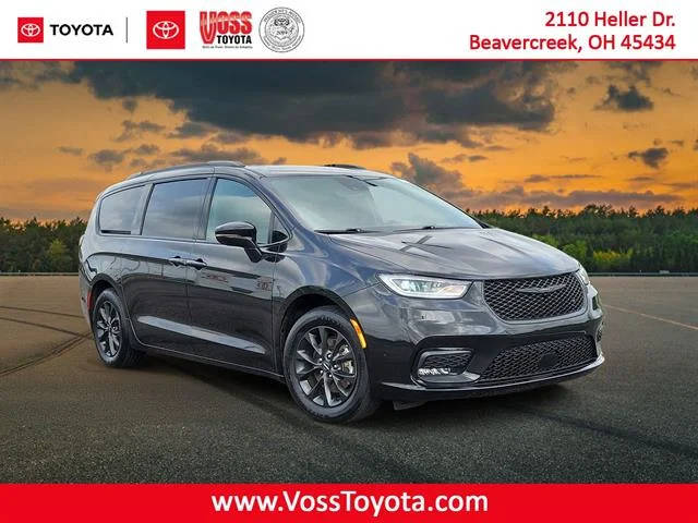 2021 Chrysler Pacifica Minivan Touring FWD photo