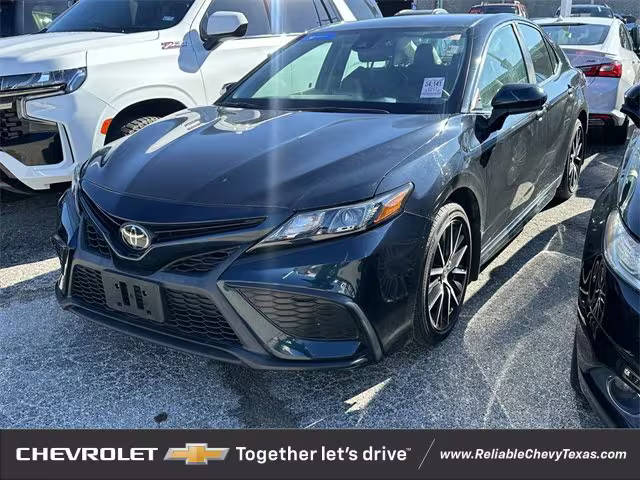 2021 Toyota Camry SE FWD photo