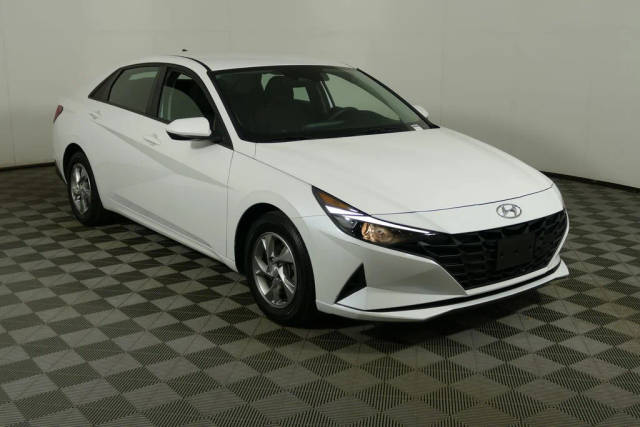 2022 Hyundai Elantra SE FWD photo