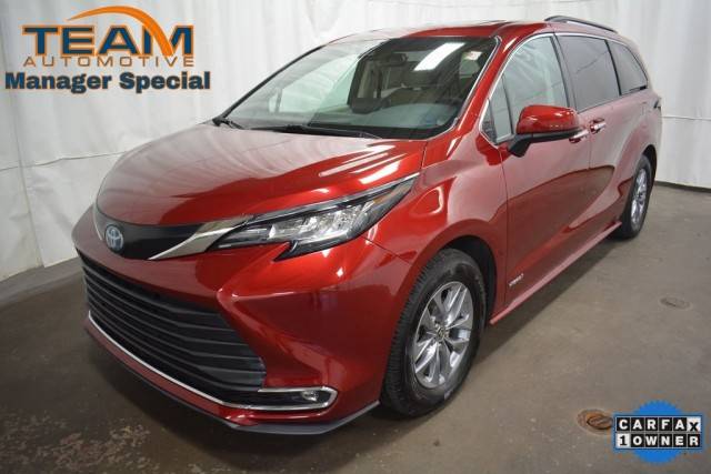 2021 Toyota Sienna XLE FWD photo